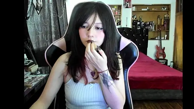 Maki Zein  online show from 04-24-26, 10:34