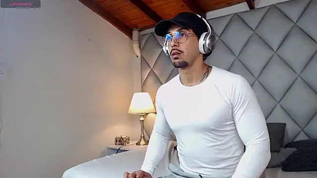 Liam Espinoza online show from 10-20-25, 07:58