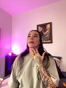 Snapshot of _Emily_Sands_ chatting on 10-27-25, 11:20 Emily Sands online show from 10-27-25, 11:20