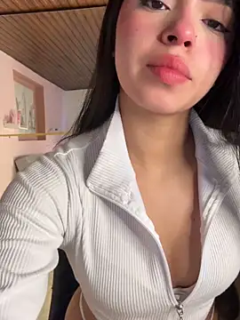 Snapshot of LunaMoore_Pink chatting on 05-07-26, 11:48 LunaMoore Pink online show from 05-07-26, 11:48