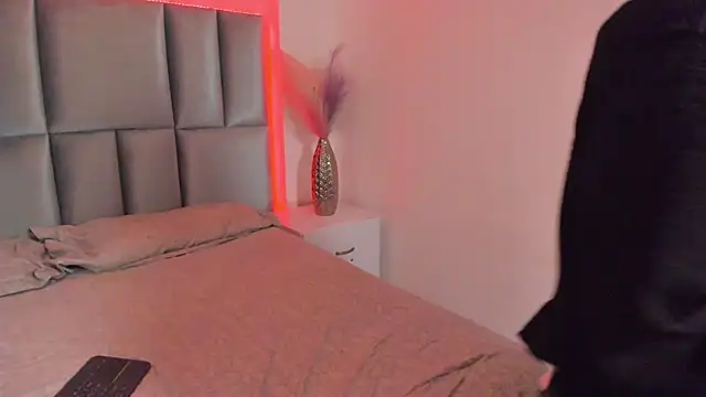 HollyPeach online show from 11-02-25, 04:20