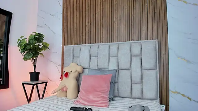 Sassha ferrer online show from 11-28-25, 07:38