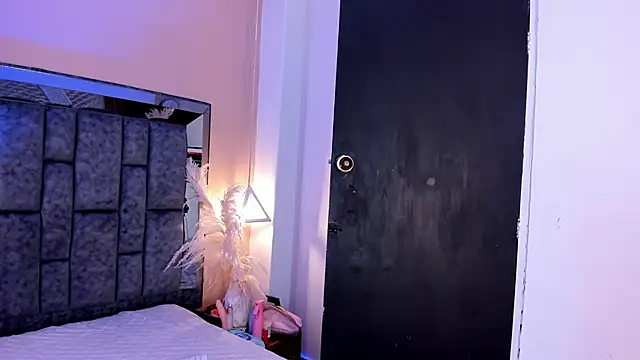 SofiRuiz  online show from 10-19-25, 03:18