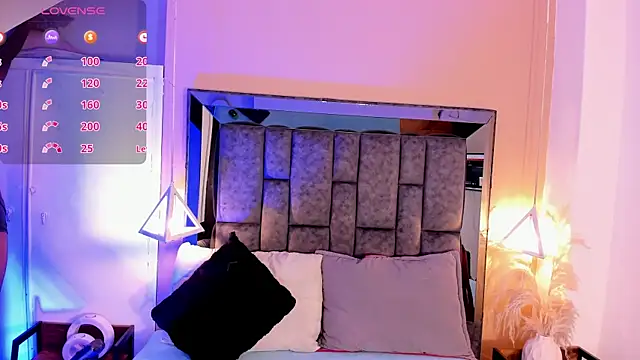 SofiRuiz  online show from 12-18-25, 03:01