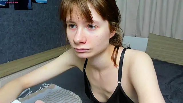 EvelynJin  online show from 10-19-25, 04:18