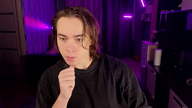 Snapshot of neganxxx chatting on 11-25-25, 12:21 neganxxx online show from 11-25-25, 12:21