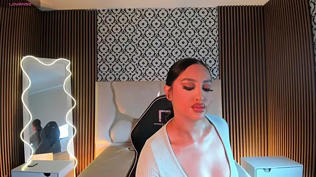 Snapshot of BEELLA_TAY1 chatting on 04-25-26, 01:52 BEELLA TAY1 online show from 04-25-26, 01:52