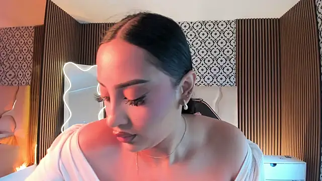 Snapshot of BEELLA_TAY1 chatting on 04-28-26, 11:59 BEELLA TAY1 online show from 04-28-26, 11:59