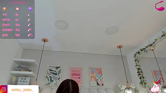 Isabella  gonzalez  online show from 11-26-25, 03:29