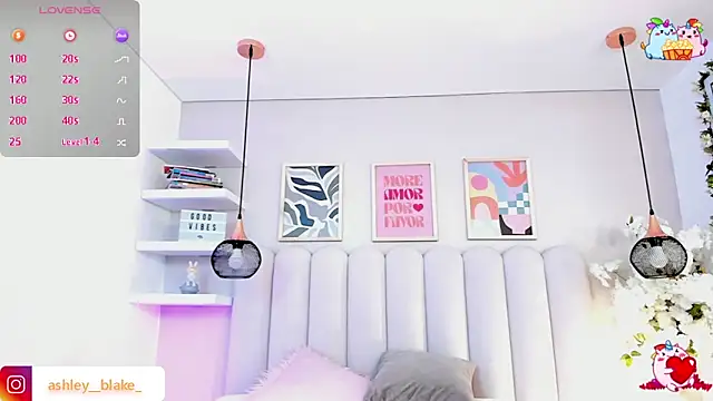 Isabella  gonzalez  online show from 12-23-25, 03:26