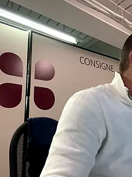 Snapshot of AlexGogo23 chatting on 10-31-25, 08:48 AlexGogo23 online show from 10-31-25, 08:48