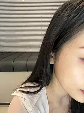 Snapshot of yiyi_3523 chatting on 06-04-26, 11:38 yiyi 3523 online show from 06-04-26, 11:38