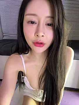 Snapshot of yiyi_3523 chatting on 07-15-26, 02:33 yiyi 3523 online show from 07-15-26, 02:33
