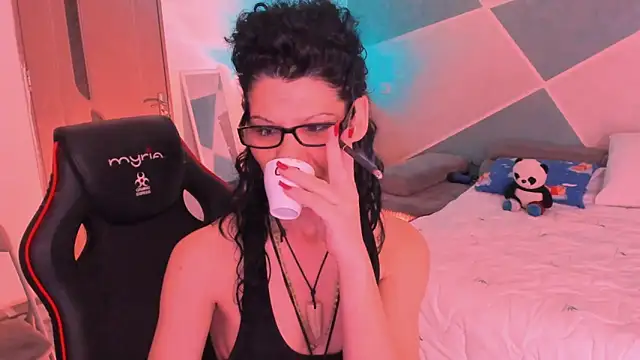 Snapshot of SweetSin40 chatting on 04-19-26, 07:16 SweetSin40 online show from 04-19-26, 07:16