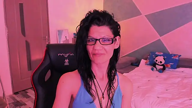 Snapshot of SweetSin40 chatting on 04-25-26, 07:44 SweetSin40 online show from 04-25-26, 07:44