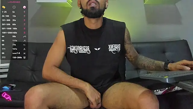 Snapshot of black_kameron_ chatting on 10-28-25, 07:01 black kameron  online show from 10-28-25, 07:01