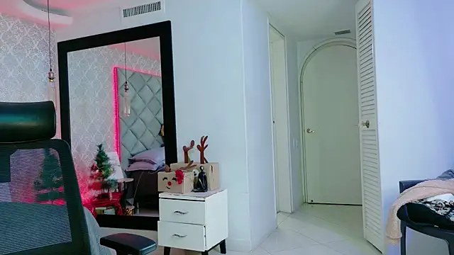 CARO ADAMS1 online show from 01-10-26, 10:50