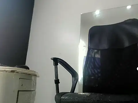 Brandonhott online show from 10-19-25, 04:07