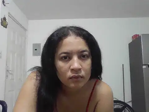 Snapshot of Samiraxxx24 chatting on 10-21-25, 03:51 Samiraxxx24 online show from 10-21-25, 03:51
