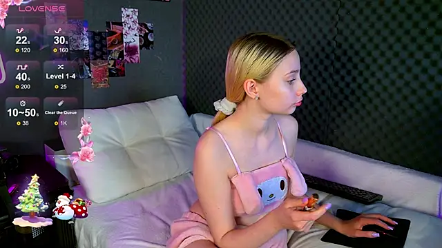 Fluffy Cloude online show from 01-14-26, 02:28