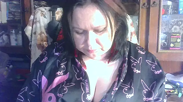 CharleeKendall online show from 10-28-25, 04:20