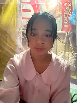 Snapshot of Linh-xxx chatting on 10-15-25, 10:54 Linh-xxx online show from 10-15-25, 10:54