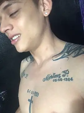 Snapshot of Cute_curious chatting on 10-15-25, 03:50 Cute curious online show from 10-15-25, 03:50