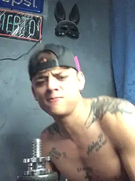 Snapshot of Cute_curious chatting on 10-15-25, 09:04 Cute curious online show from 10-15-25, 09:04