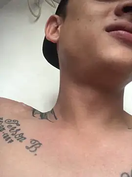 Snapshot of Cute_curious chatting on 10-19-25, 08:09 Cute curious online show from 10-19-25, 08:09