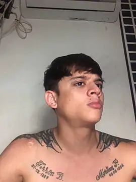 Snapshot of Cute_curious chatting on 10-21-25, 04:24 Cute curious online show from 10-21-25, 04:24