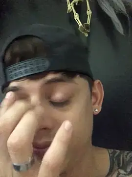 Snapshot of Cute_curious chatting on 10-24-25, 05:20 Cute curious online show from 10-24-25, 05:20