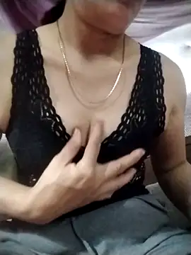 YiyinLy online show from 11-01-25, 11:23