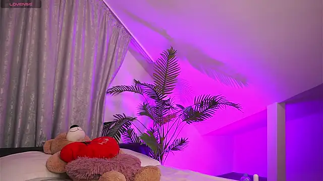 Snapshot of TenderSin chatting on 04-25-26, 02:25 TenderSin online show from 04-25-26, 02:25