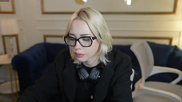 Jessica start online show from 11-21-25, 02:05