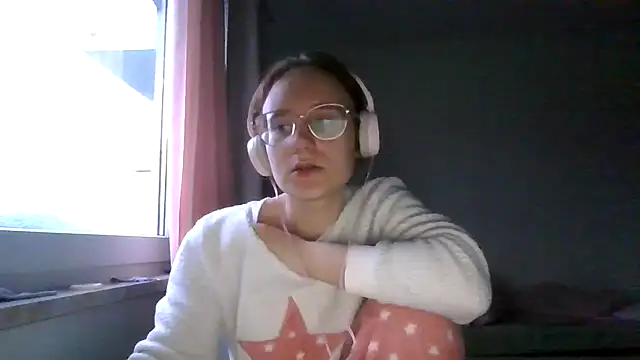 Snapshot of LuckySLove chatting on 05-31-26, 07:04 LuckySLove online show from 05-31-26, 07:04