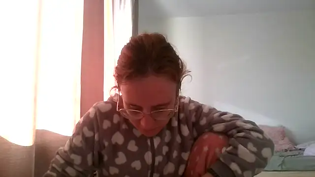 Snapshot of LuckySLove chatting on 06-18-26, 04:33 LuckySLove online show from 06-18-26, 04:33