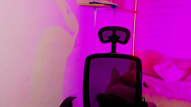 Emily Lindey online show from 11-18-25, 03:23