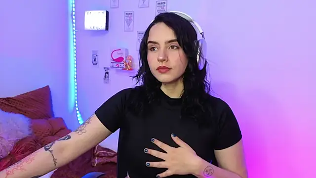 Emily Lindey online show from 02-06-26, 03:33