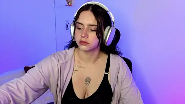 Emily Lindey online show from 02-15-26, 03:47