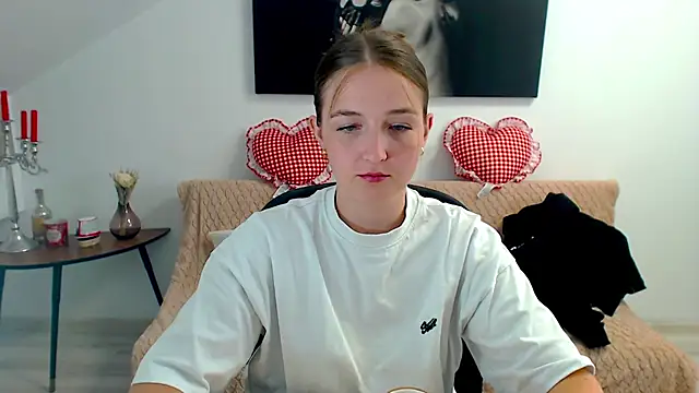 Snapshot of AnneWilsonn chatting on 06-19-26, 06:29 AnneWilsonn online show from 06-19-26, 06:29