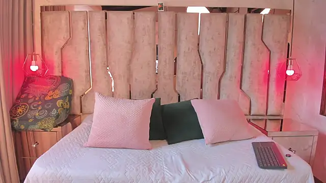 Snapshot of Black_barbie25 chatting on 10-16-25, 07:59 Black barbie25 online show from 10-16-25, 07:59