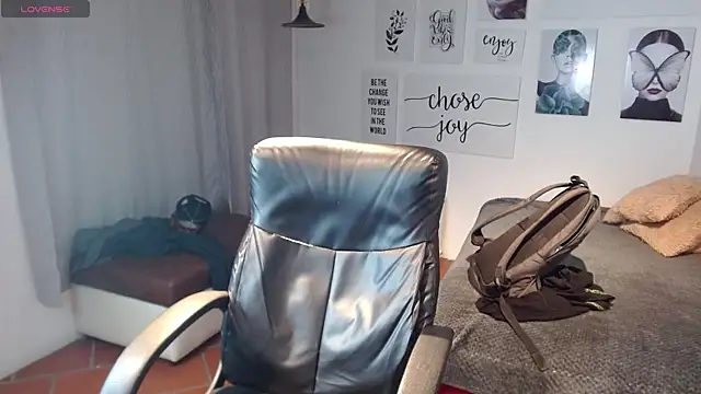 AmethystShadow17 online show from 11-26-25, 02:51