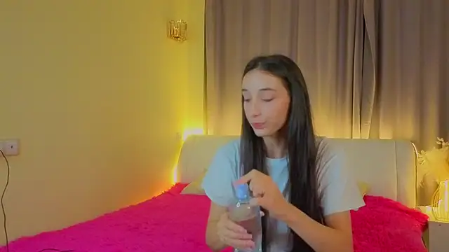 Snapshot of HayleySalahubdin chatting on 10-18-25, 07:58 HayleySalahubdin online show from 10-18-25, 07:58