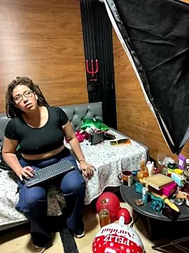 Yvonny27 online show from 12-19-25, 01:12