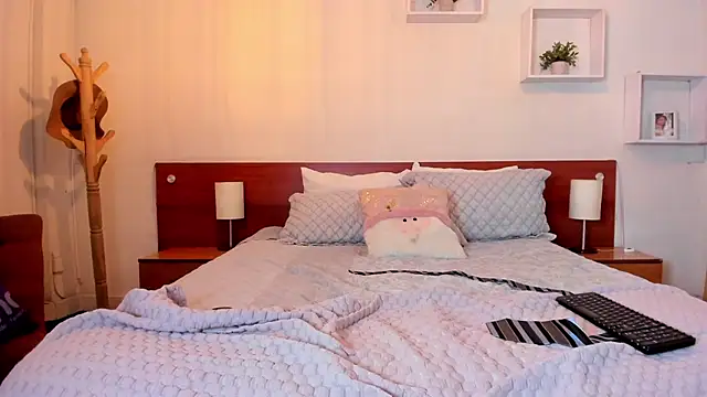 Cat  Moon   online show from 11-21-25, 09:02