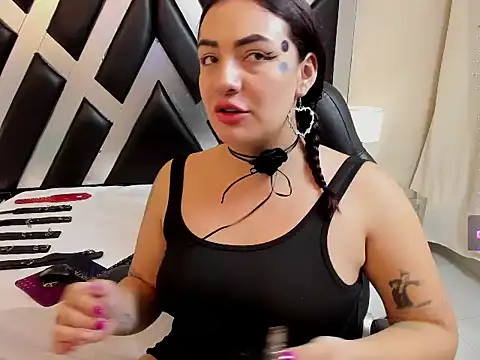 Snapshot of Aghata_gate chatting on 11-17-25, 07:30 Aghata gate online show from 11-17-25, 07:30