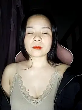 Snapshot of Listen-ly chatting on 11-04-25, 03:44 Listen-ly online show from 11-04-25, 03:44