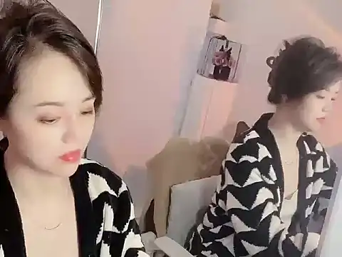 Snapshot of Sylvia520 chatting on 11-01-25, 08:49 Sylvia520 online show from 11-01-25, 08:49