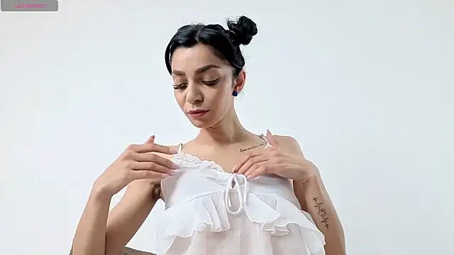 ReneeVoss online show from 05-18-26, 04:07