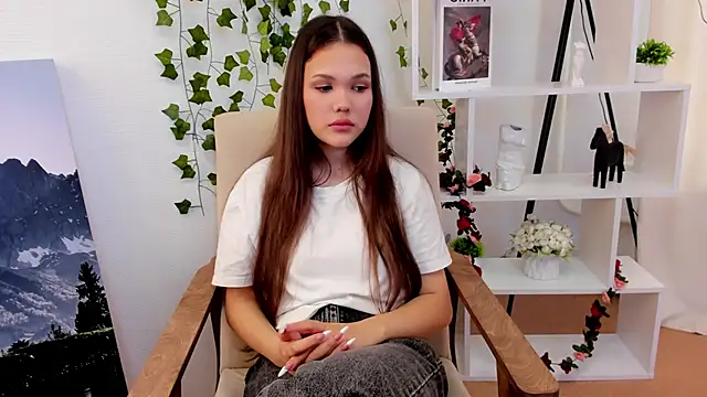 Snapshot of LynnaLowrance chatting on 10-15-25, 05:51 LynnaLowrance online show from 10-15-25, 05:51